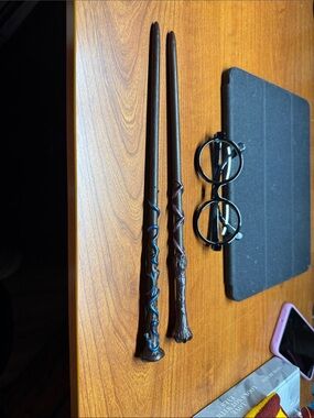 Warner Bros. Brown Magic Wands and Black Round Glasses Costume Set